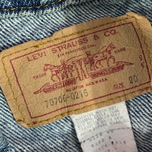 Vintage 90s sleeveless levis jacket - Picture 4 of 4